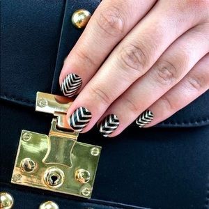 Color Street Drop the Ball